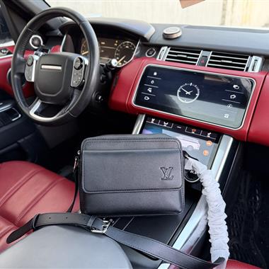 LOUIS VUITTON   2025新款男生時尚包包 尺寸：24x18x9CM