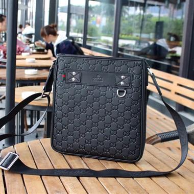 GUCCI   2026新款男生時尚包包 尺寸：26x27x6CM