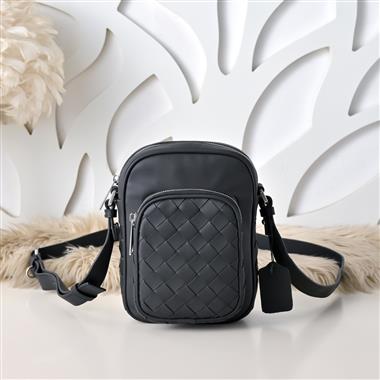 BOTTEGA VENETA   2026新款男生時尚包包 尺寸：20*13*10CM