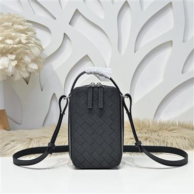 BOTTEGA VENETA   2026新款男生時尚包包 尺寸：20*11.5*6CM