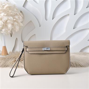 HERMES   2026新款男生時尚包包 尺寸：25*18*5CM