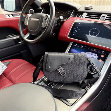 DIOR   2026新款男生時尚包包 尺寸：23*16*5CM