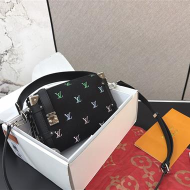 LOUIS VUITTON  2026新款男生時尚包包 尺寸：24*16CM