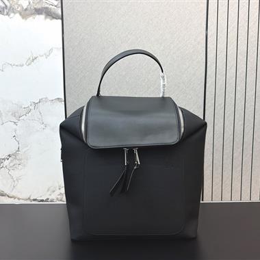 LOEWE   2026新款男生時尚包包 尺寸：34 x 40CM