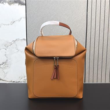 LOEWE   2026新款男生時尚包包 尺寸：34 x 40CM