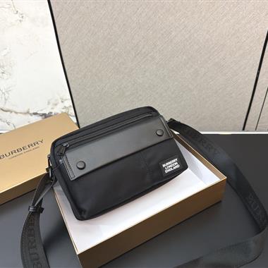 BURBERRY   2026新款男生時尚包包 尺寸：15*21CM