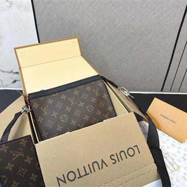 LOUIS VUITTON   2026新款男生時尚包包 尺寸：22*14CM