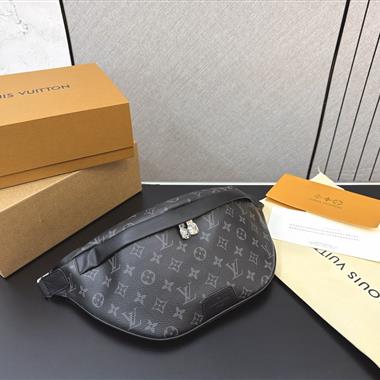 LOUIS VUITTON   2026新款男生時尚包包 尺寸：38 x 18CM