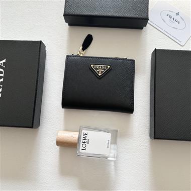 PRADA   2026新款時尚包包 尺寸：11*10CM