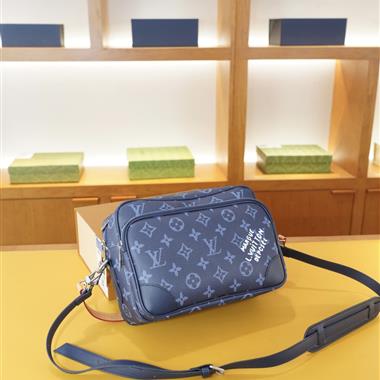 LOUIS VUITTON   2026新款男生時尚包包 尺寸：27x20x11CM