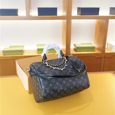 LOUIS VUITTON   2026新款男生時尚包包 尺寸：30x21x8CM