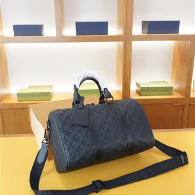 LOUIS VUITTON   2026新款男生時尚包包 尺寸：36x21x17CM