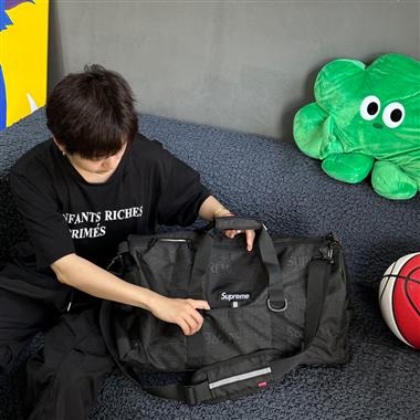 Supreme   2026新款時尚休閒包  尺寸：54*25CM