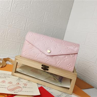 LOUIS VUITTON   2026新款時尚包包  尺寸：19*10CM