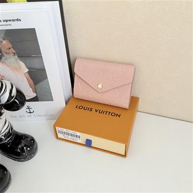 LOUIS VUITTON   2026新款時尚包包 尺寸：12*2*9CM