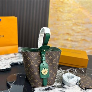 LOUIS VUITTON   2026新款女生時尚包包  尺寸：17*18CM