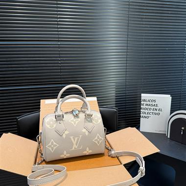 LOUIS VUITTON  2026新款女生時尚包包  尺寸：20*14CM