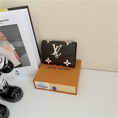 LOUIS VUITTON   2026新款時尚包包 尺寸：12*9.5*1.5CM