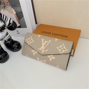 LOUIS VUITTON   2026新款時尚包包 尺寸：19*10.5*2.5CM