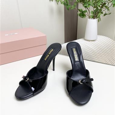 MIUMIU  2026新款女生休閒時尚鞋子