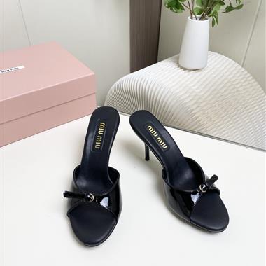 MIUMIU  2026新款女生休閒時尚鞋子