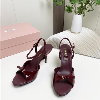 MIUMIU  2026新款女生休閒時尚鞋子