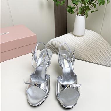 MIUMIU  2026新款女生休閒時尚鞋子