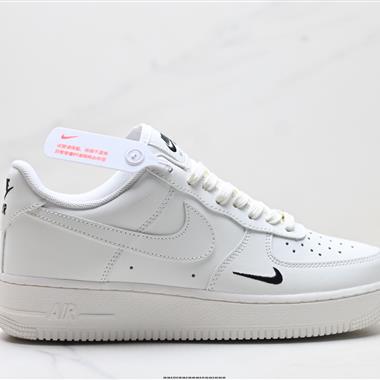 NIKE AIR FORCE 1‘07 