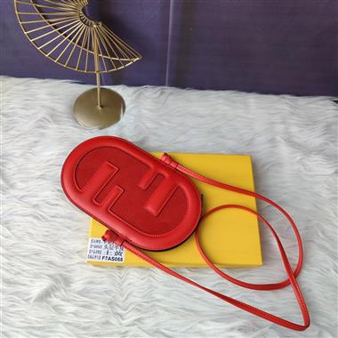 FENDI  2026新款女生時尚包包  尺寸：21.5*15*1CM