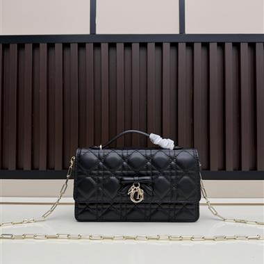 DIOR   2026新款女生時尚包包  尺寸：21*11.5*4.5CM