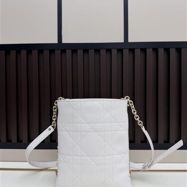 DIOR   2026新款女生時尚包包  尺寸：18x21x7CM