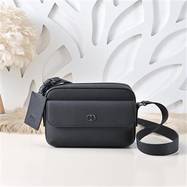 DIOR   2026新款男生時尚包包 尺寸：24*16*9CM