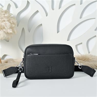 HERMES   2026新款男生時尚包包 尺寸：24*16*7CM
