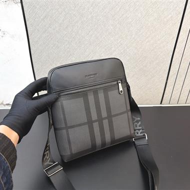 BURBERRY   2026新款男生時尚包包 尺寸：23*27CM