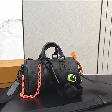 LOUIS VUITTON    2026新款男生時尚包包 尺寸：25CM