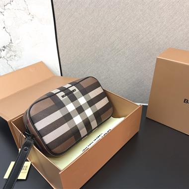 BURBERRY    2026新款男生時尚包包 尺寸：24*15CM