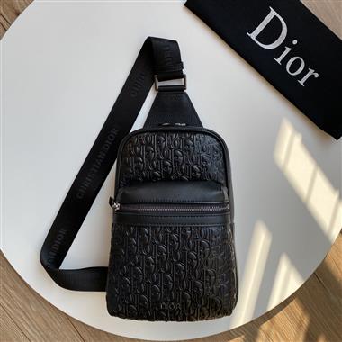 DIOR   2026新款男生時尚包包 尺寸：17*26*8CM
