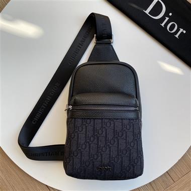 DIOR   2026新款男生時尚包包 尺寸：17*26*8CM