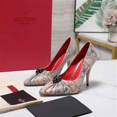 Valentino    2026新款女生休閒時尚鞋子