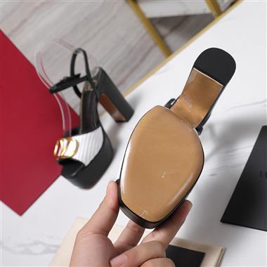 Valentino    2026新款女生休閒時尚鞋子