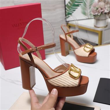 Valentino    2026新款女生休閒時尚鞋子