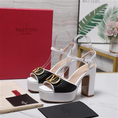 Valentino    2026新款女生休閒時尚鞋子