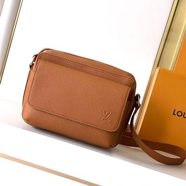 LOUIS VUITTON   2026新款男生時尚包包   尺寸：23*17*9CM