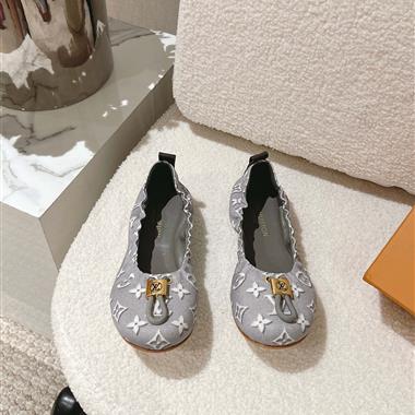 Louis Vuitton    2026新款女生休閒時尚鞋子