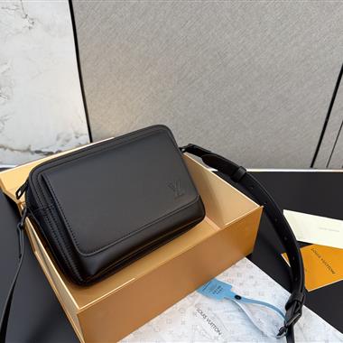 LOUIS VUITTON    2026新款男生時尚包包 尺寸：24*18CM