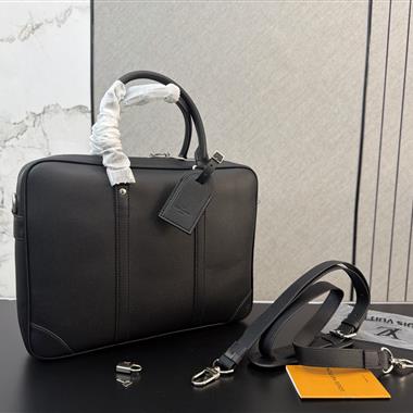 LOUIS VUITTON    2026新款男生時尚包包 尺寸：28*36CM