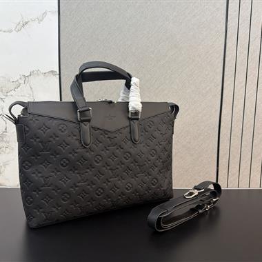 LOUIS VUITTON    2026新款男生時尚包包 尺寸：29*39CM