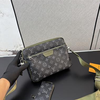 LOUIS VUITTON    2026新款男生時尚包包 尺寸：25*18CM