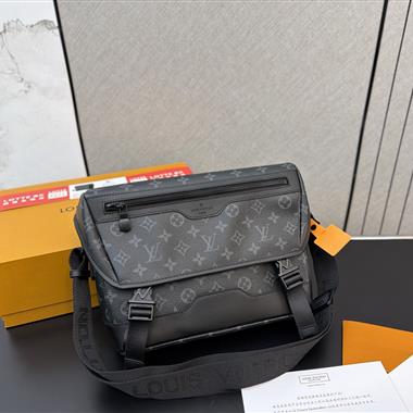 LOUIS VUITTON    2026新款男生時尚包包 尺寸：22*33CM