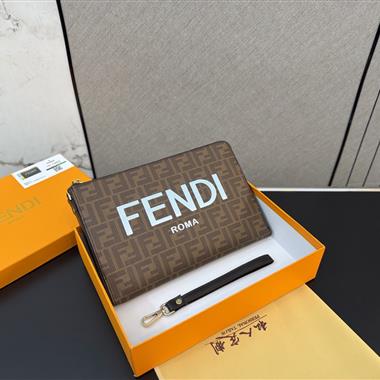 FENDI   2026新款男生時尚包包 尺寸：20*28CM